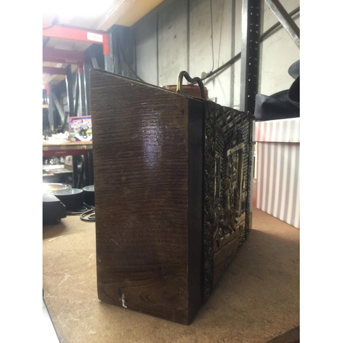 982 - A VINTAGE BRASS AND WOODEN MAGAZINE RACK