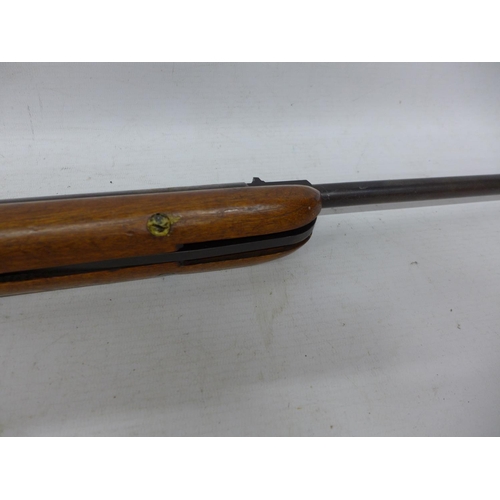 453 - A B.S.A. .177 CALIBRE AIR RIFLE, 38CM BARREL, SERIAL NUMBER B31509, LENGTH 95CM