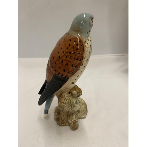 798 - A BESWICK FALCON BIRD MODEL