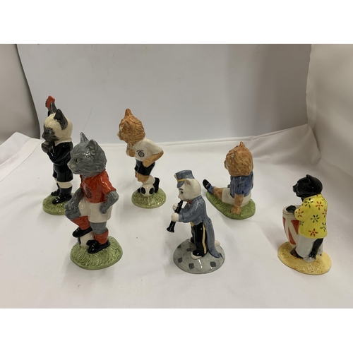 799A - A COLLECTION OF FOUR BOXED BESWICK FOOTBALLING FELINES CATS AND TWO FURTHER BESWICK MODELS