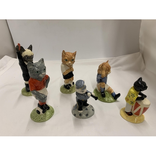 799A - A COLLECTION OF FOUR BOXED BESWICK FOOTBALLING FELINES CATS AND TWO FURTHER BESWICK MODELS