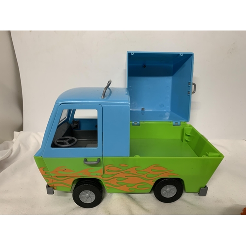 393 - A SCOOBY DOO MYSTERY MACHINE VAN WITH A FULL SET OF CHARACTER FIGURES