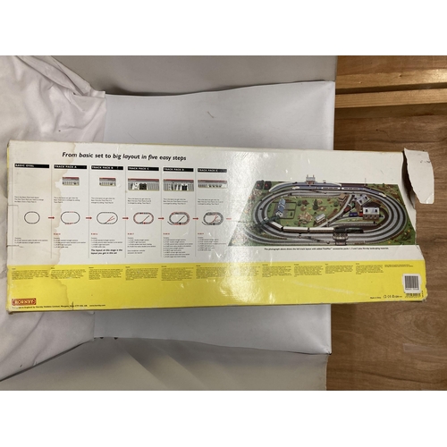 404 - A HORNBY EUROSTAR ELECTRIC TRAIN SET - R1013