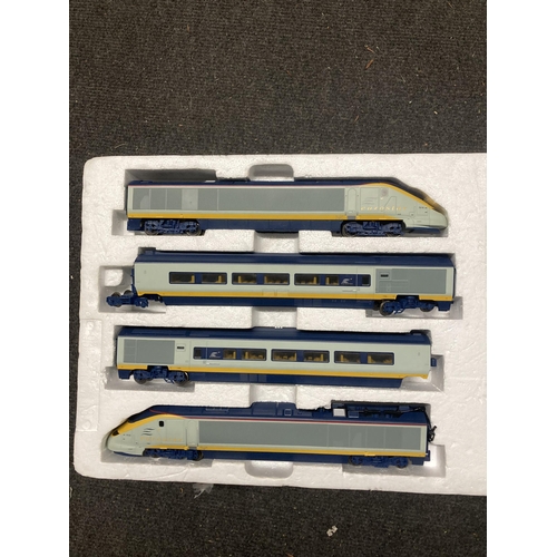 404 - A HORNBY EUROSTAR ELECTRIC TRAIN SET - R1013