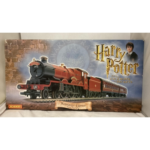 409 - A HORNBY HARRY POTTER AND THE CHAMBER OF SECRETS HOGWARTS EXPRESS ELECTRIC TRAIN SET