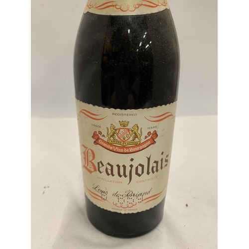 560 - A 1959 VINTAGE BOTTLE OF GRANDS VINS DE BOURGOGNE BEAUJOLAIS