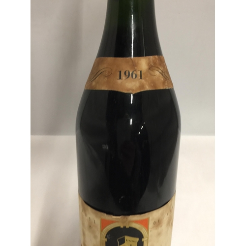 594 - A 1961 CHATEAUNEUF DU PAPE FRENCH RED WINE