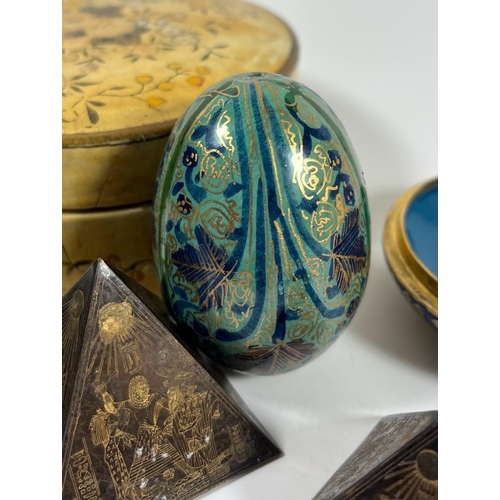 101 - A MIXED LOT TO INCLUDE ORIENTAL PILL BOX WITH TURQUOISE STONE DESIGN, HAND PAINTED EGG, CLOISONNE BO... 