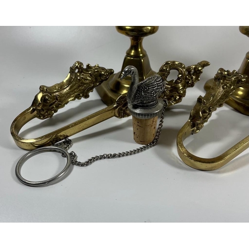 104 - A MIXED LOT TO INCLUDE A PAIR OF BRASS PUSH UP CANDLESTICKS HEIGHT 19.5CM, PAIR OF ORNATE CURTAIN TI... 