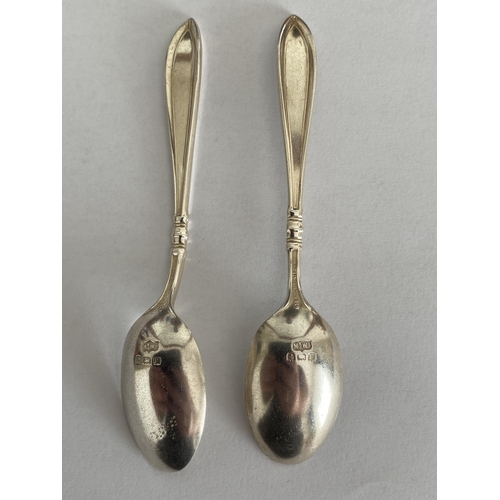 58 - A PAIR OF GEORGE V 1930 SILVER TEASPOONS, BIRMINGHAM HALLMARKS, MAKER MAPPIN & WEBB, LENGTH 10 CM, G... 