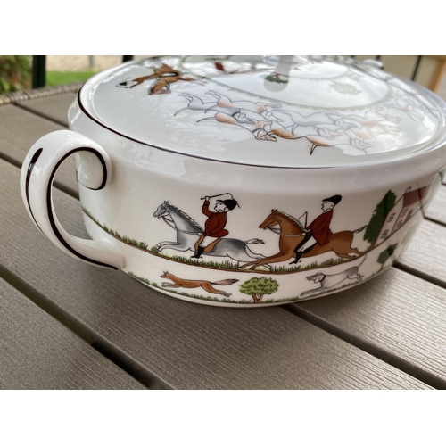 67 - A WEDGWOOD BONE CHINA HUNTING SCENES PATTERN LIDDED VEGETABLE TUREEN, FIRSTS, 12