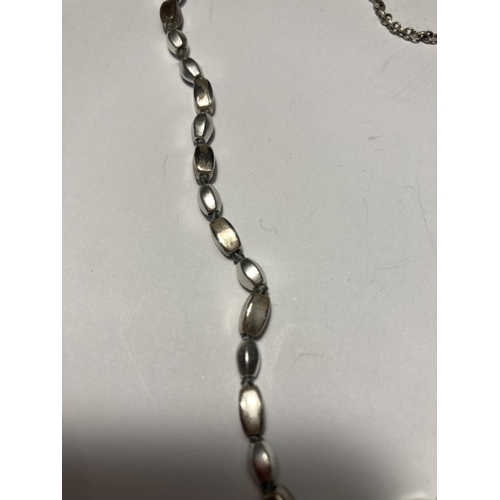 734 - A SILVER NECKLACE