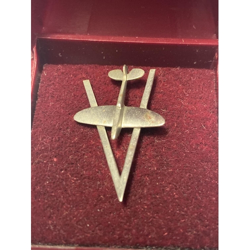 740 - A BOXED SPITFIRE VICTORY V BROOCH