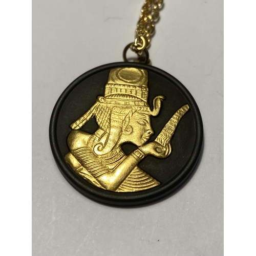 747 - A WEDGWOOD BLACK AND GOLD JASPERWARE EGYPTIAN CHAIN AND PENDANT