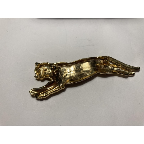 753 - AN ART DECO TIGER BROOCH