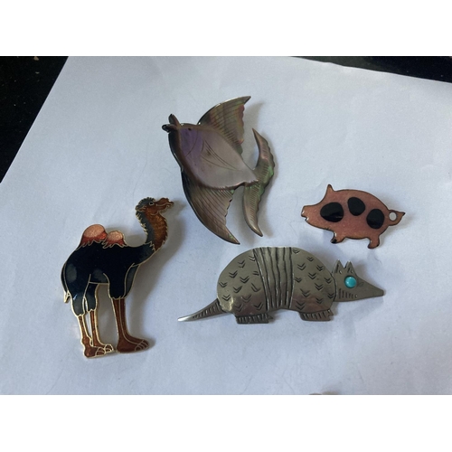 813 - SIX ANIMAL DESIGN BROOCHES