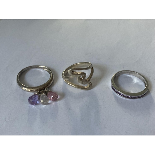 818 - FIVE ASSORTED SILVER RINGS