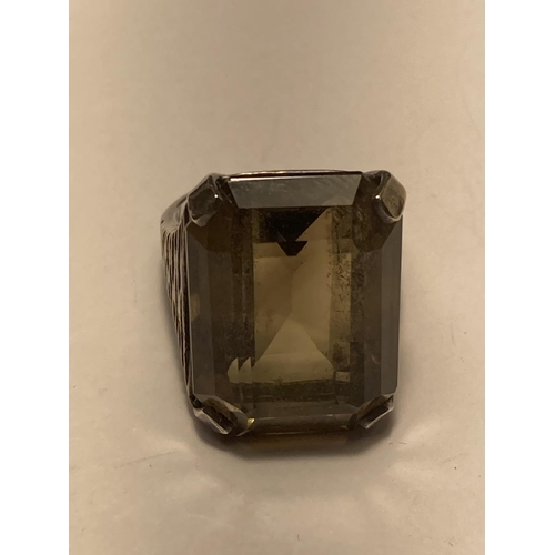 829 - A MARKED SILVER RING WITH A LARGE RECTANGULAR SMOKY STONE IN A PRESENTATION BOX