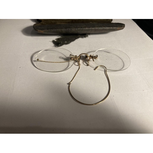 830 - A PAIR OF VICTORIAN PINZ NEZ IN ORIGINAL CASE