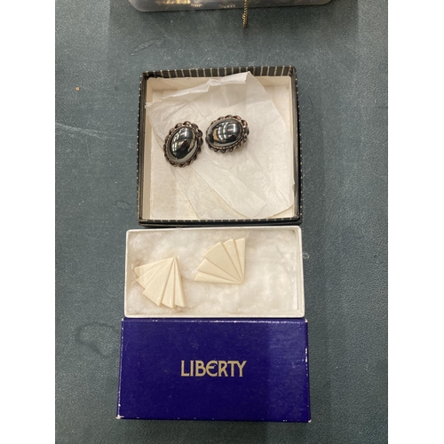 104 - TWO VINTAGE PAIRS OF EARRINGS TO INCLUDE CREAM BAKELITE EXAMPLES IN LIBERTY BOX