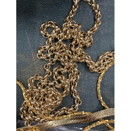 129 - A BAG OF YELLOW METAL COSTUME JEWELLERY CHAINS ETC