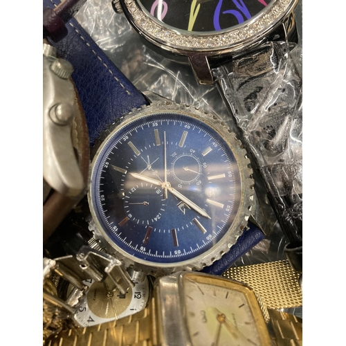 131 - A LARGE QUANTITY OF VINTAGE AND MODERN WATCHES
