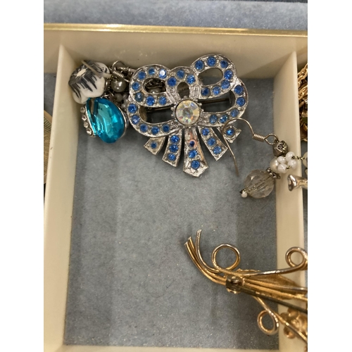 140 - A LARGE COLLECTION OF ASSORTED COSTUME JEWELLERY IN JEWELLERY BOX AND FURTHER CASE