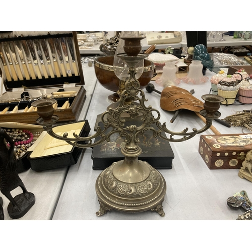 150 - A MIXED VINTAGE LOT TO INCLUDE PEWTER DRAGON BOX, JAPANESE LACQUERED BOX, SILVER PLATED CANDLEABRA, ... 