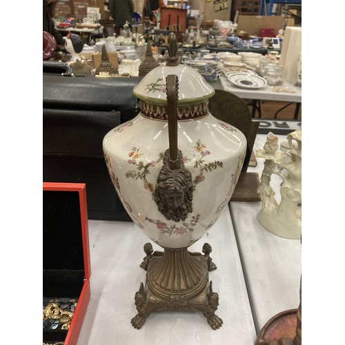 158 - A VINTAGE CERAMIC AND BRASS MOUNTED PEDESTAL URN VASE WITH PAW FEET BASE AND GIRL MASK HANDLE DESIGN