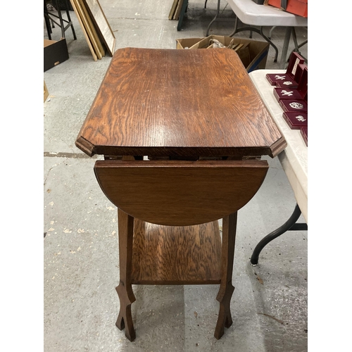 181 - AN ARTS AND CRAFTS OAK SIDE TABLE