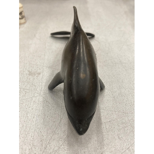 199 - A SMALL BRONZE DOLPHIN FIGURE