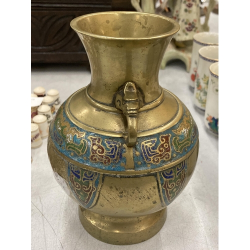 200 - AN ORIENTAL BRASS AND CLOISONNE DESIGN TWIN HANDLED VASE