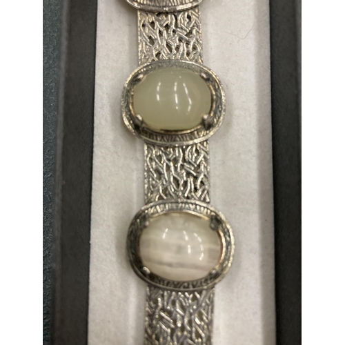 214 - A BOXED AGATE DESIGN STONE BRACELET