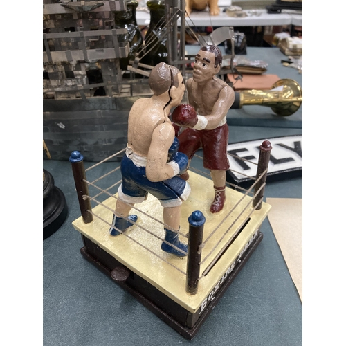 226 - A HEAVY CAST BOXING MONEY BANK, FIGHTERS MOVE AND THROW PUNCHES