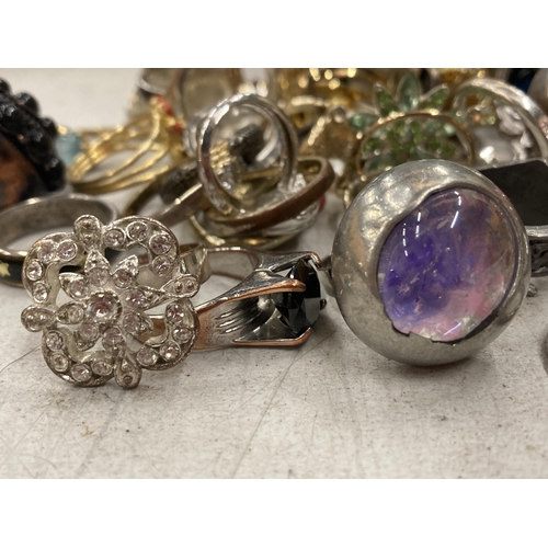 247 - A COLLECTION OF COSTUME JEWELLERY RINGS ETC