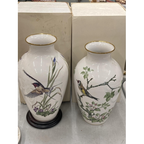 254 - A PAIR OF FRANKLIN PORCELAIN LIMITED EDITION BIRD DESIGN VASES