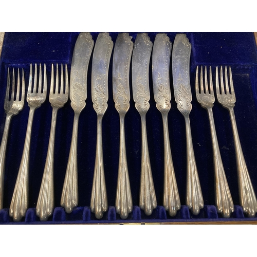 265 - A VINTAGE ELKINGTON & CO SILVER PLATED CUTLERY SET