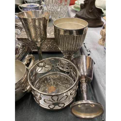 279 - A LARGE MIXED LOT OF SILVER PLATED AND STAINLESS STEEL WARES