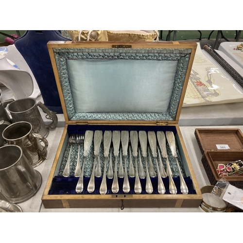 286 - TWO CASED SILVER PLATED CUTLERY SETS TO INCLUDE BLUE SILK LINED AND MAHOGANY EXAMPLE