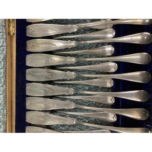 286 - TWO CASED SILVER PLATED CUTLERY SETS TO INCLUDE BLUE SILK LINED AND MAHOGANY EXAMPLE