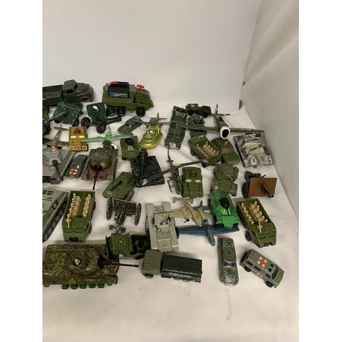 411 - A LARGE LOT OF VINTAGE DIECAST MILITARY MODEL VEHICLES