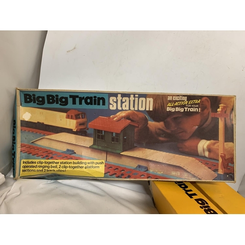 414 - A VINTAGE 1970'S  ROVEX TRIANG BIG BIG TRAIN STATION IN ORIGINAL BOX TOGETHER WITH TRACK, TRAINS AND... 