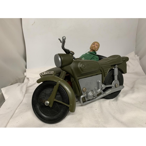 441 - AN ARMY MOTOR CYCLE WITH SIDE CAR AND FIGURE (A/F) PLUS A QUANTITY OF  MATCHBOX SUPERFAST AND LOOP T... 