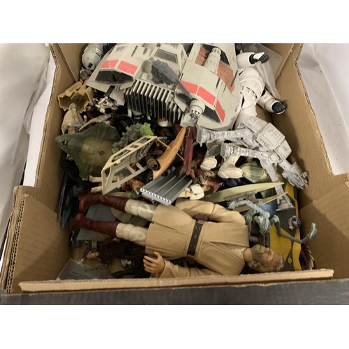 445 - A LARGE COLLECTION OF STAR WARS ITEMS TO INCLUDE FIGURES AND SPACESHIPS