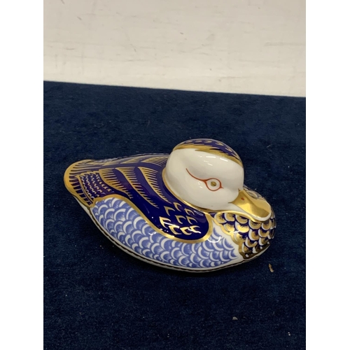 970 - A ROYAL CROWN DERBY DUCK WITH GOLD COLOURED STOPPER