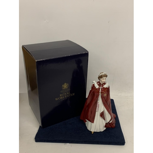 982 - A BOXED ROYAL WORCESTER FIGURE OF THE QUEEN TO CELEBRATE HER 80TH BIRTHDAY