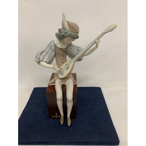 987 - A LLADRO FIGURE OF SEATED MINSTREL PLAYING A LUTE (THUMB A/F)