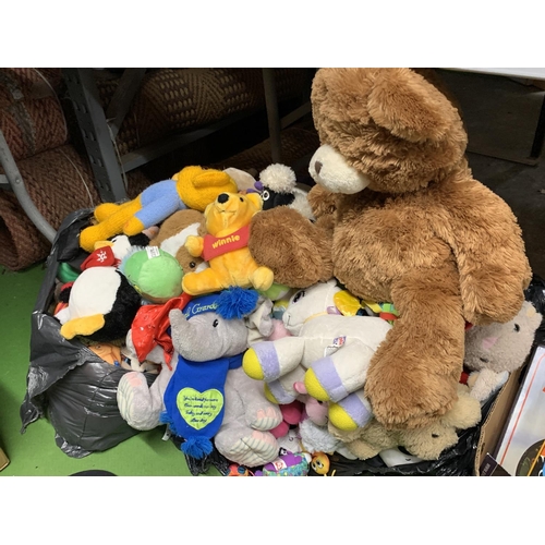 1138 - A VERY LARGE QUANTITY OF TEDDIES, ETC - ALL PROCEEDS GOING TO HOSPICE AFRICA