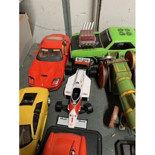 1143 - A QUANTITY OF VARIOUS DIE-CAST AND TINPLATE CARS AND VEHICLES