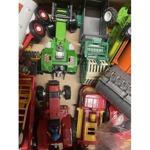 466 - A LARGE QUANTITY OF FARM MODELS, SHEDS AND VEHICLES